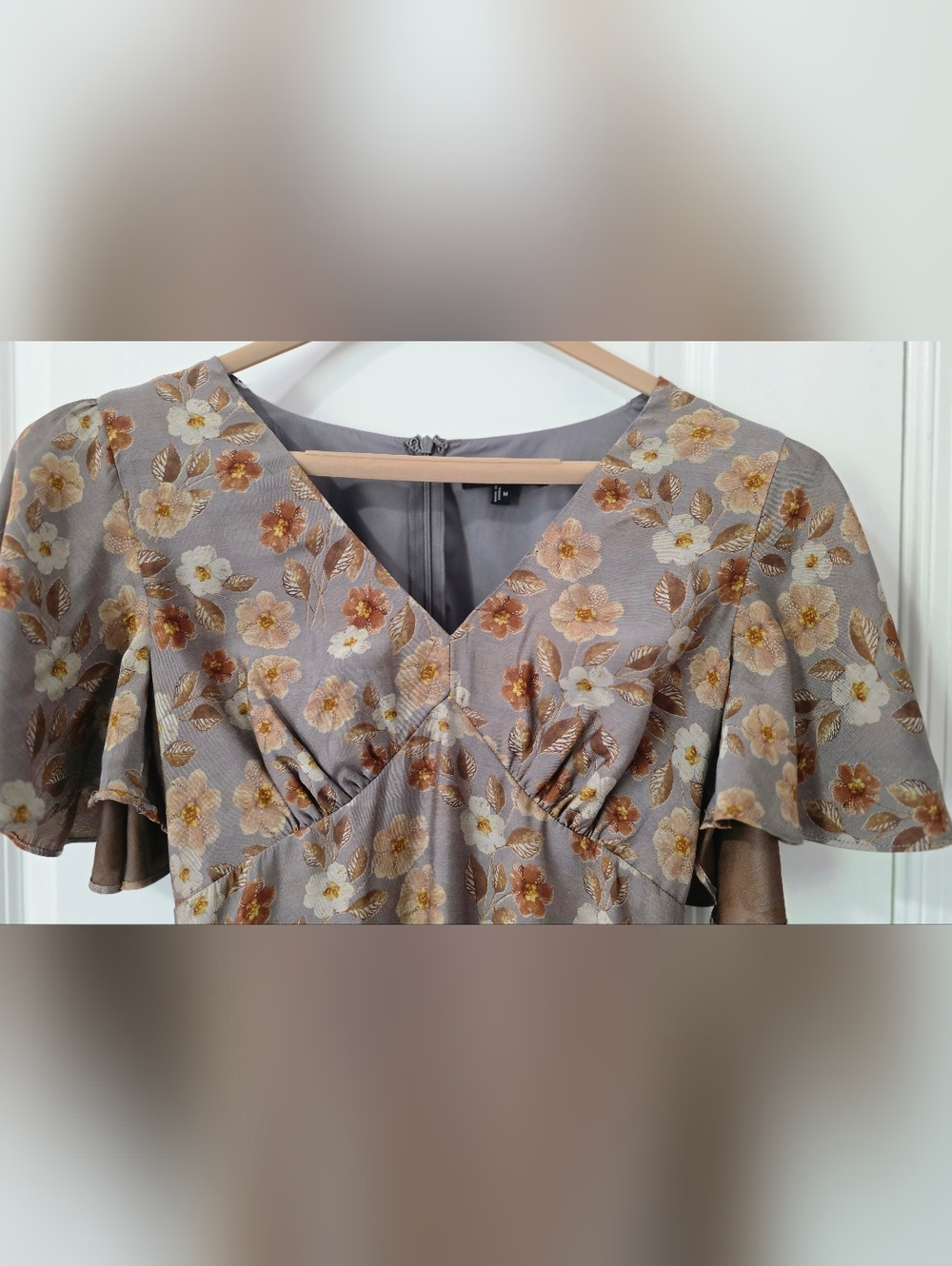 Lulu's Grey Floral Flutter Sleeve Midi Dress, M - Picture 6 of 16
